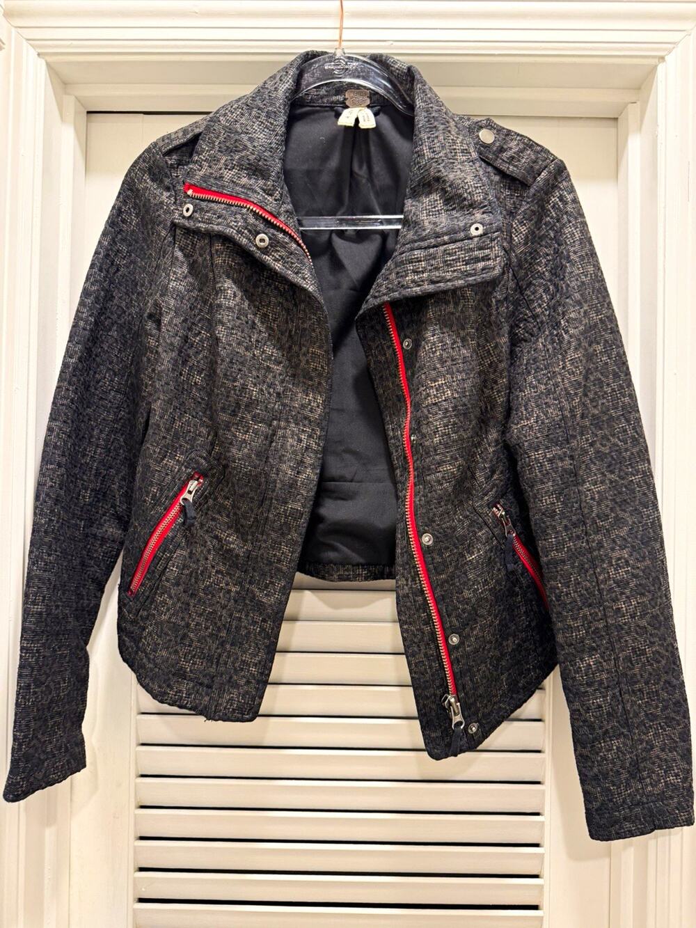 We The Free Women’s Leopard Print Jacket Size 4 Gray/Black Red Zip Lined Pockets